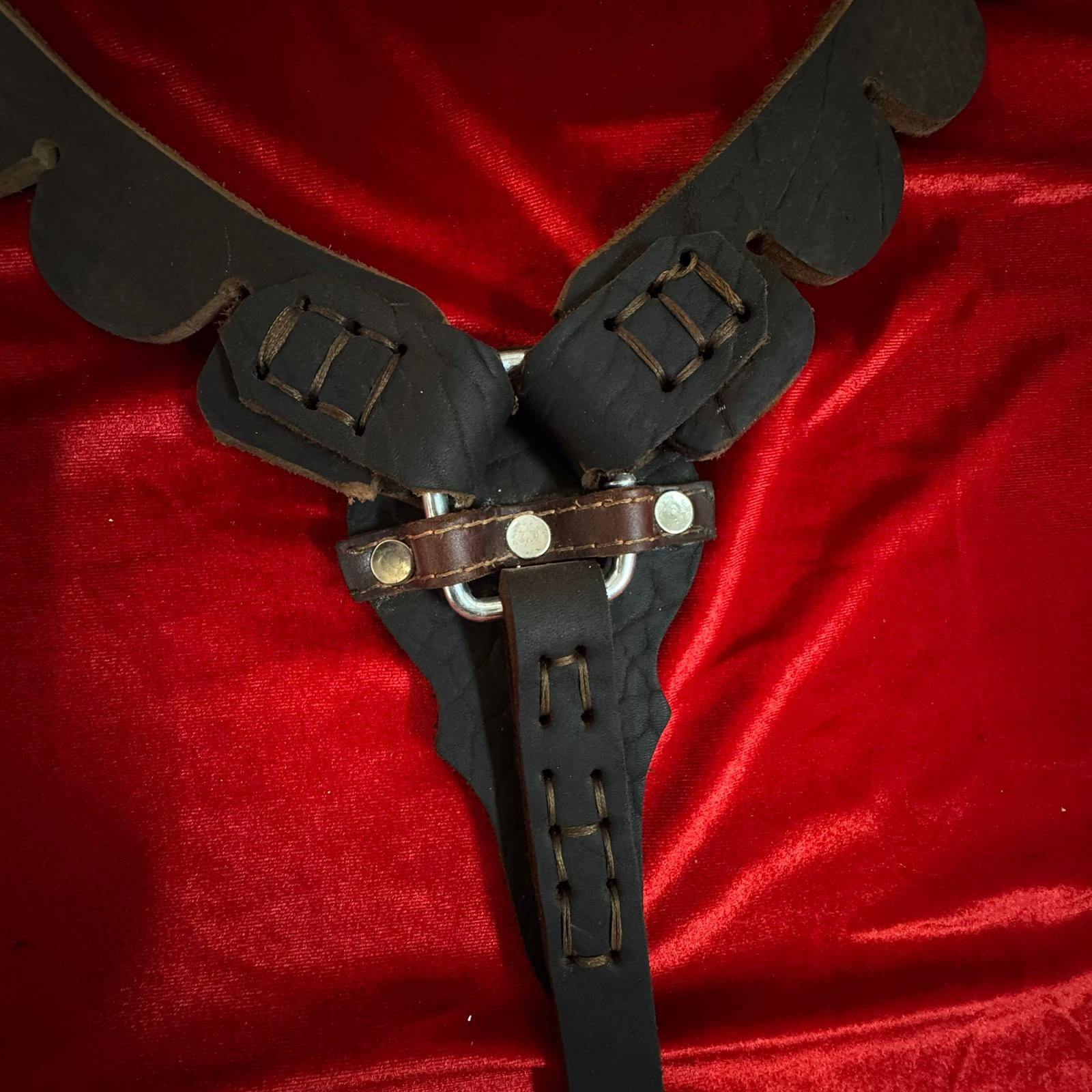 صدرية خيل جلدية