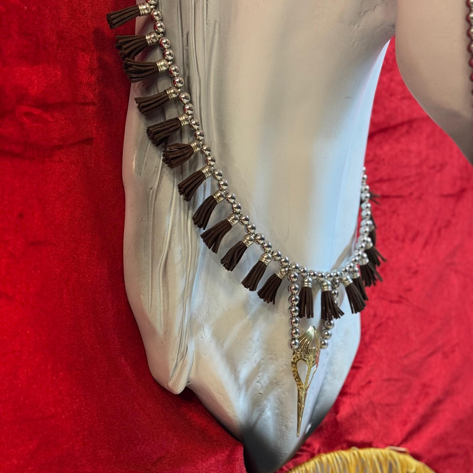 طقم جمال أحمر بشناف