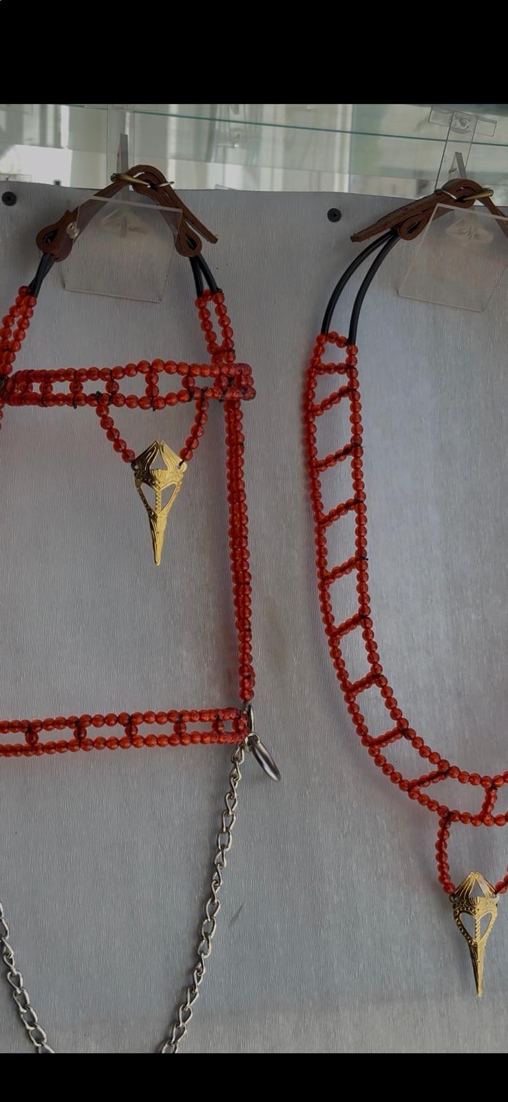 طقم جمال فاخر أحمر (رشمة مع عقد الرقبة)