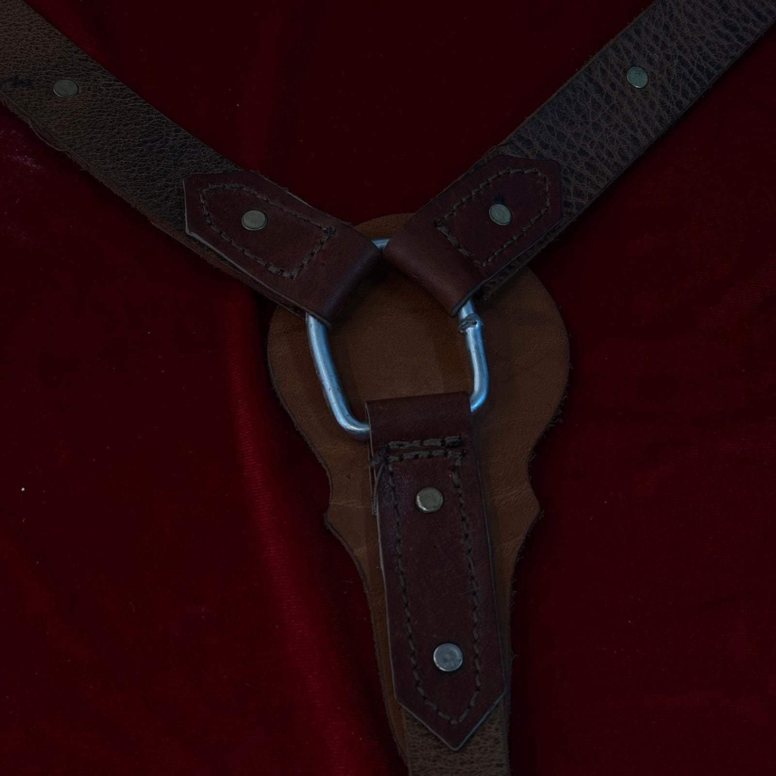 صدرية خيل جلدية